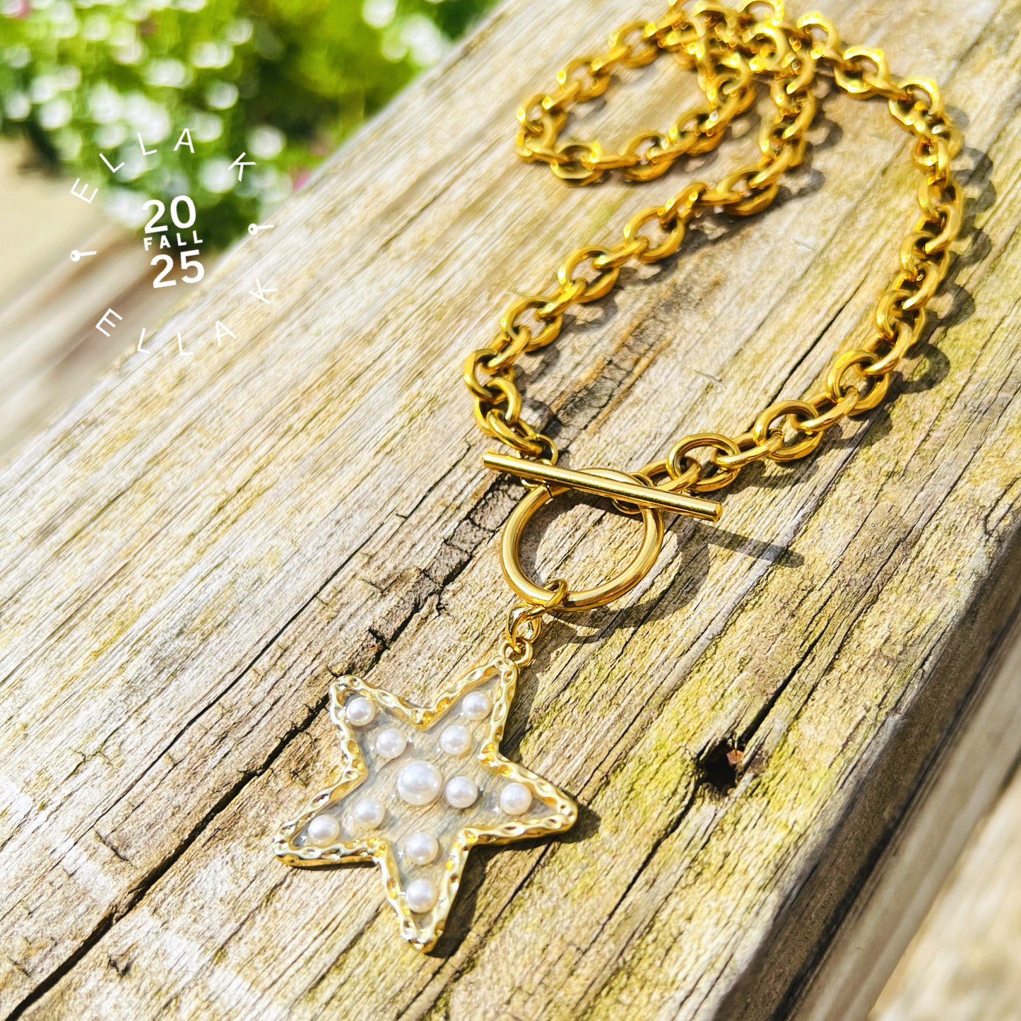 Faux Pearl Star Chunky Necklace
